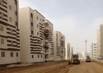 رئيس جهاز مدينة حدائق العاصمة يتفقد أعمال الطرق بالمبادرة الرئاسية “سكن لكل المصريين” بالمدينة