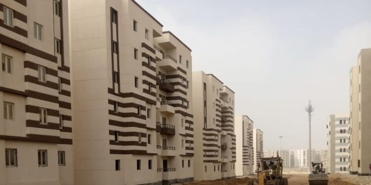 رئيس جهاز مدينة حدائق العاصمة يتفقد أعمال الطرق بالمبادرة الرئاسية “سكن لكل المصريين” بالمدينة