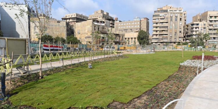 مساعد وزير الإسكان يتفقد سير العمل بمشروع تطوير وإحياء حديقة الأزبكية بمحافظة القاهرة