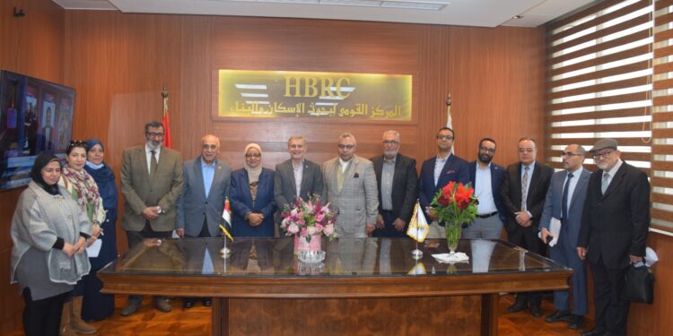 استقبال رئيس المركز القومي لبحوث الاسكان والبناء وفد رفيع المستوى من معهد الخرسانه الأمريكى بمقر المركز