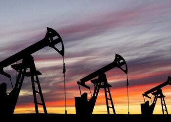 النفط يقفز أكثر من 2% بسبب الصراع في الشرق الأوسط