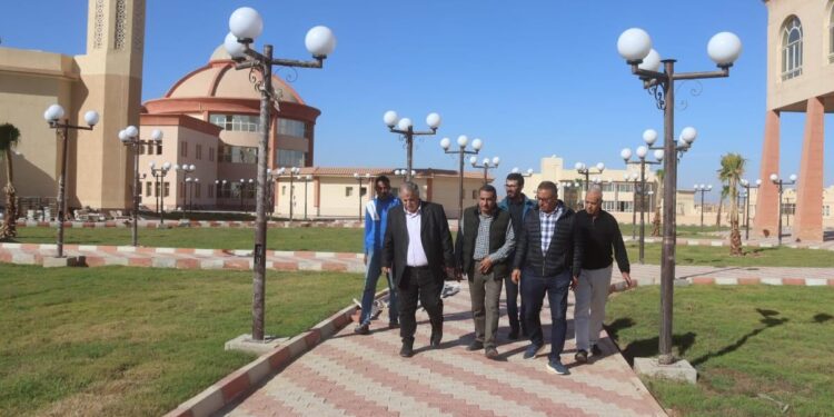 رئيس جهاز العاشر من رمضان يتفقد مشروع نادى المحور الشرقي على مساحة 17 فدانا