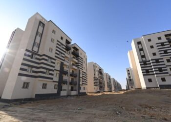 وزير الإسكان يتفقد موقف تنفيذ وحدات المبادرة الرئاسية “سكن لكل المصريين – محور منخفضى الدخل” بمدينة السويس الجديدة