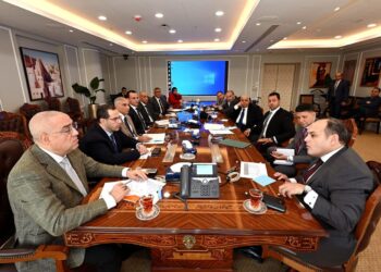 وزيرا الإسكان والتجارة والصناعة يناقشان مقترحات تطوير المناطق الصناعية بالمدن الجديدة