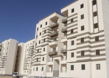 وزير الإسكان يُتابع موقف وحدات المبادرة الرئاسية “سكن لكل المصريين” والموقف الإقليمي الجديد بالعاشر من رمضان