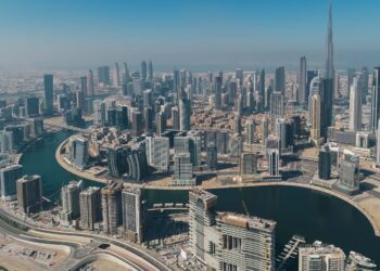 “بن غاطي” توسع محفظة أراضيها بشراء أرض بالخليج التجاري في دبي بـ365 مليون درهم
