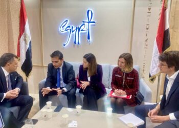 وزير السياحة والآثار يختتم زيارته للعاصمة الإسبانية مدريد بلقاء مجموعة من ممثلي ومسئولي شركات الطيران الإسبانية