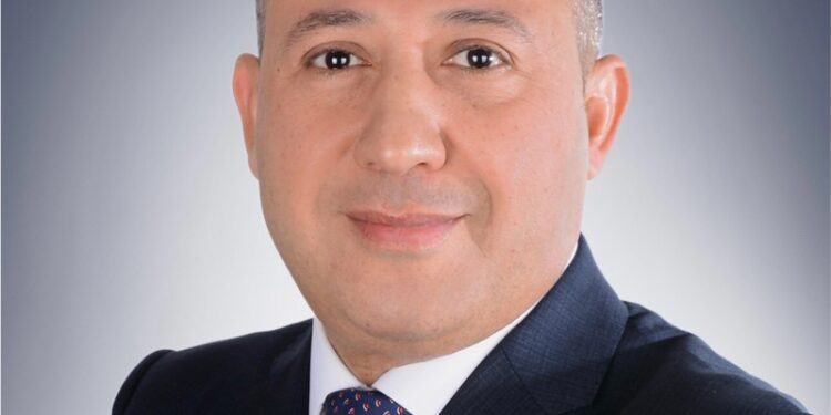 عادل الانصاري يكتب:كيف تستفيد مؤسسات الأعمال من الدمج بين إمكانات الذكاء الاصطناعي التوليدي وتخزين البيانات؟