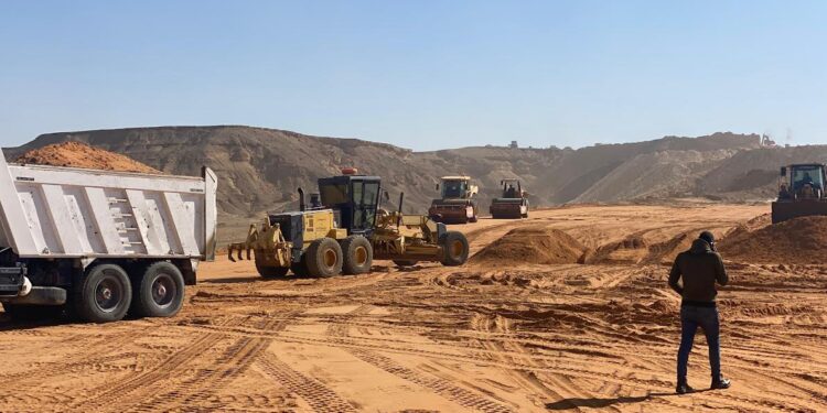  وزير الإسكان يتابع موقف مشروعات المرافق والطرق والتطوير الجارية بمدن القاهرة الجديدة وبدر والشروق