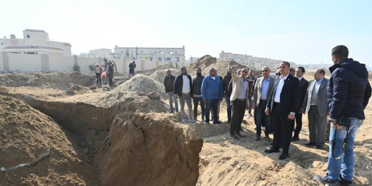 وزير الإسكان يتفقد مشروعات تطوير ورفع كفاءة محاور الطرق بمدينة القاهرة الجديدة