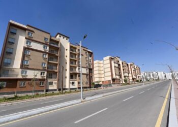 وزير الإسكان يتفقد الموقف التنفيذى للوحدات السكنية بمشروع “زهرة العاصمة” بمدينة بدر للموظفين المنتقلين للعاصمة