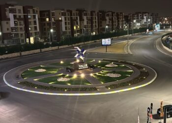 وزير الإسكان يتابع سير العمل بمشروعات المرافق والطرق وأعمال التطوير الجارية بـ5 مدن جديدة