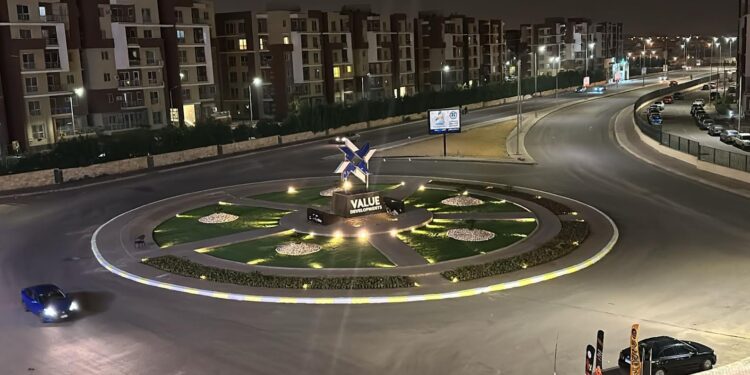 وزير الإسكان يتابع سير العمل بمشروعات المرافق والطرق وأعمال التطوير الجارية بـ5 مدن جديدة