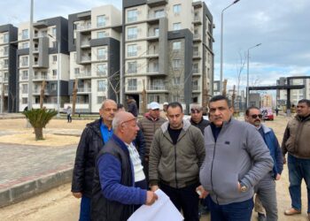 مسئولو ” الإسكان ” يتفقدون مشروعات المرافق والطرق الداخلية بمدينة بدمياط الجديدة