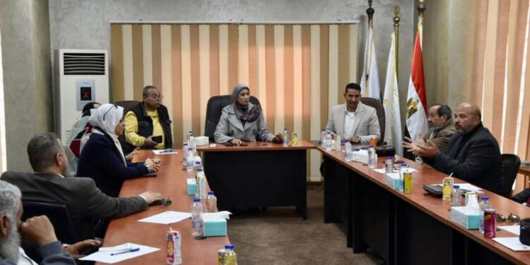 رئيس ” جهاز السويس الجديدة ” تلتقي عدداً من المستثمرين بالمنطقة الصناعية بعتاقة لدراسة مقترحات التطوير