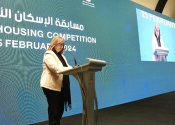 الرئيس التنفيذى لـ” صندوق الإسكان الاجتماعي” تلقي الكلمة الافتتاحية لاحتفالية مسابقة تصميم “الإسكان الأخضر”