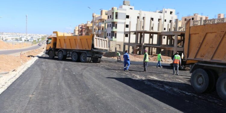 رئيس جهاز مدينة 6 أكتوبر يتفقد أعمال التنمية والتطوير بالمناطق السكنية والمحاور الرئيسية والطرق بالمدينة 