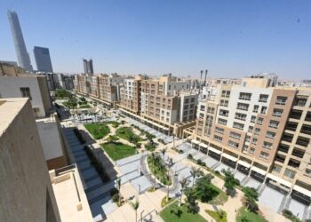 وزير الإسكان يُتابع موقف مشروعات الخدمات والمرافق بالحي السكني الثالث R3 بالعاصمة الإدارية الجديدة