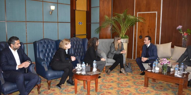 مساعد وزير الإسكان ومسئولو “المجتمعات العمرانية” يدشنون تنفيذ خطة عمل التحول الأخضر لمدينة 6 أكتوبر بالتعاون مع البنك الأوروبي لإعادة الإعمار والتنمية