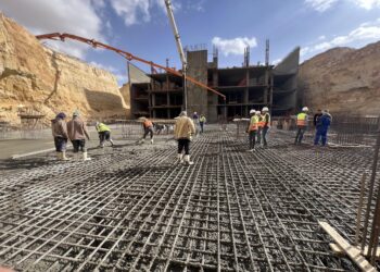 ” ابوحطب ” ملتزمون بأعلى معايير الجودة و التسليم المتفق عليها في مشروعاتنا رغم التحديات الحالية