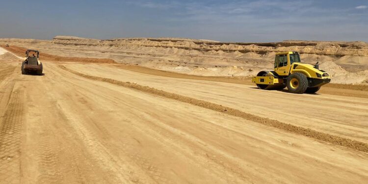 دفع العمل بمشروعات الطرق بالتجمع الثالث والامتداد الشرقي والتجمع السادس بالقاهرة الجديدة