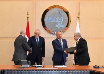 بين “المجتمعات العمرانية” و”جهاز تنظيم النقل”:   وزيرا الإسكان والنقل يشهدان توقيع بروتوكول تعاون فى مجالات النقل البرى بالمدن الجديدة