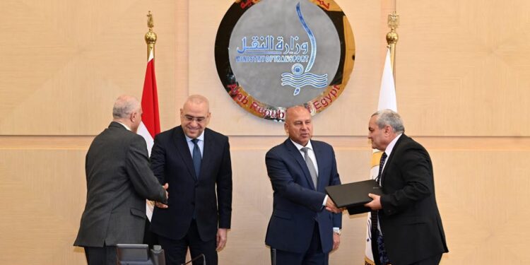 بين “المجتمعات العمرانية” و”جهاز تنظيم النقل”:   وزيرا الإسكان والنقل يشهدان توقيع بروتوكول تعاون فى مجالات النقل البرى بالمدن الجديدة