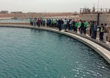 جهاز مدينة العاشر من رمضان يستقبل مجموعة من طلاب مدرسة خاصة لتفقد محطات مياه الشرب