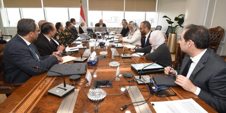 وزير الإسكان يستعرض الإطار العام للاستراتيجية الوطنية للعمران والبناء الأخضر المستدام