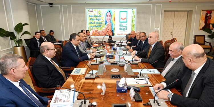 وزيرا الإسكان والإنتاج الحربى يتابعان موقف تنفيذ مشروعات المياه والصرف بالمبادرة الرئاسية “حياة كريمة” لتطوير الريف المصرى
