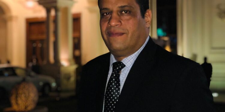 رجل الأعمال رأفت الفنجرى يتعاقد مع أحمد ممدوح رئيساً للقطاع التجاري فى EAGELS DEVELOPMENTS