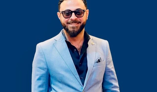 أحمد مصطفى مدير مبيعات بشركة «أمازون للتنمية»