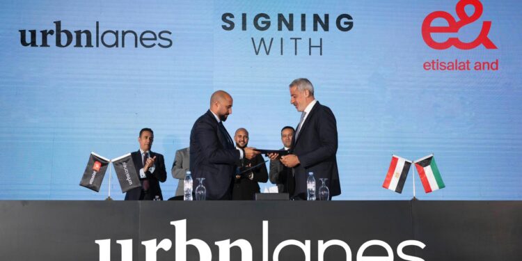 بروتوكول تعاون بين “أوربن لينز” للتطوير العقاري و “إي آند” بيزنس التابعة لشركة “إي آند مصر” لتوفير خدمات Triple Play بمشروعات الشركة