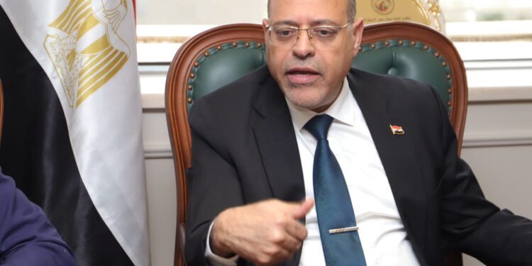 وزارة العمل تُعلن عن بدء إجراءات سفر شباب تقدموا على فرص عمل وفرتها “الوزارة” في ” البوسنة والهرسك “..