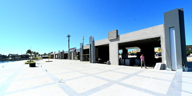 وزير الإسكان يتابع سير العمل بمشروع “مارينا 8 على البحيرة” جنوب مركز مارينا العلمين السياحي