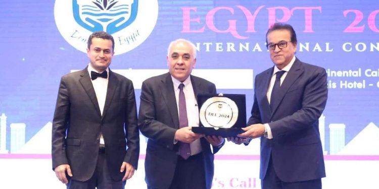 *رئيس الوزراء يلتقي بأبرز علماء العالم في مجال زراعة الأعضاء خلال الحفل الختامي للمؤتمر الدولي لمؤسسة “تبرع مصر حياة”*