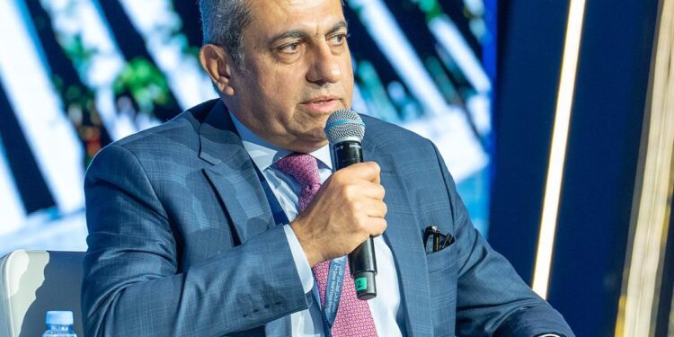 خالد عباس: نستهدف أن تكون العاصمة الإدارية مركزاً لأحدث الأفكار والتكنولوجيات   