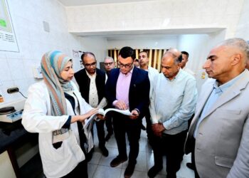 وزير الإسكان ومحافظ المنيا يتفقدان سير العمل بمحطتى تنقية مياه الشرب ومعالجة الصرف الصحى بمدينة المنيا الجديدة