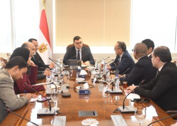 وزير الإسكان يبحث مع أسطورة العقارات في اليابان سبل التعاون فى مجال التطوير العقاري.. وتوطين التكنولوجيات الحديثة فى مصر