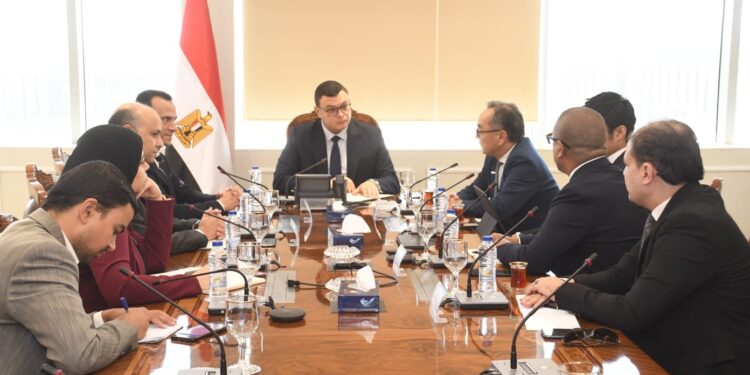 وزير الإسكان يبحث مع أسطورة العقارات في اليابان سبل التعاون فى مجال التطوير العقاري.. وتوطين التكنولوجيات الحديثة فى مصر