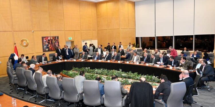 وزير الإسكان يعقد اجتماعه الدوري مع أعضاء البرلمان بمجلسيه “النواب والشيوخ” لبحث مطالب دوائرهم