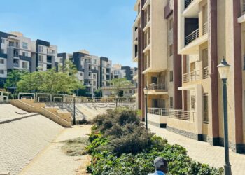 تنفيذاً لتوجيهات وزير الإسكان:  رئيس جهاز القاهرة الجديدة يتفقد وحدات سكن مصر وجنة وأعمال الطرق والمرافق