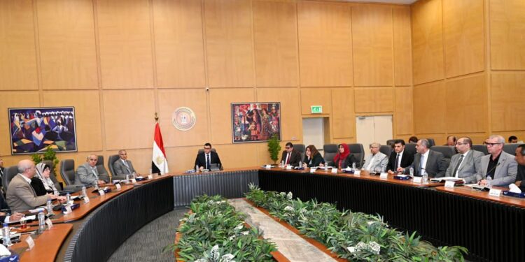 وزير الإسكان يتابع موقف تنفيذ وحدات المبادرة الرئاسية “سكن لكل المصريين” بعدد من المدن الجديدة والمحافظات
