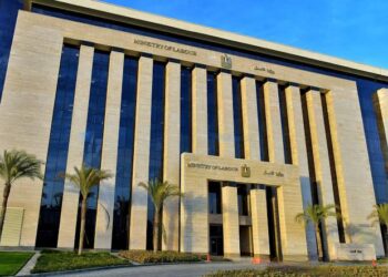 برواتب تصل إلى 8000 ريال.. وزارة العمل تعلن فتح باب التقديم على وظائف السعودية