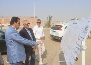 تنفيذاً لتكليفات وزير الإسكان:  نائب رئيس “هيئة المجتمعات العمرانية” يتفقد المشروعات الجاري تنفيذها بمدينتي العاشر من رمضان والشروق