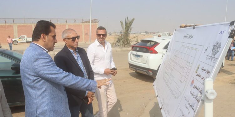 تنفيذاً لتكليفات وزير الإسكان: نائب رئيس “هيئة المجتمعات العمرانية” يتفقد المشروعات الجاري تنفيذها بمدينتي العاشر من رمضان والشروق