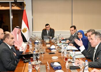 وزير الإسكان  يلتقي المستثمر السعودي الشيخ حسن الشربتلي  لمناقشة فرص التعاون ومتابعة موقف تنفيذ عدد من المشروعات العقارية