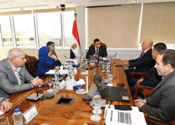 وزير الإسكان يتابع معدلات تسويق بعض مشروعات هيئة المجتمعات العمرانية الجديدة