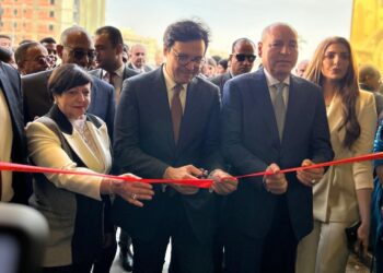 بحضور وزير الثقافة ومحافظ القاهرة … مؤسسة مكسيم الخيرية تطلق مكتبة “ن السحار”