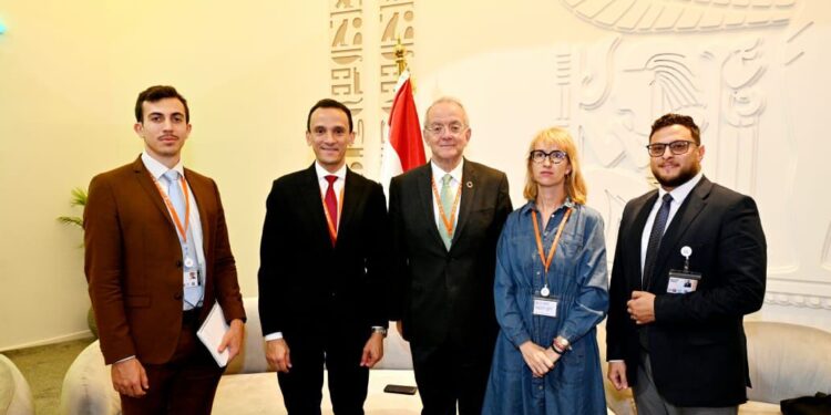 مساعد وزير الإسكان يبحث مع مستشار وزير الشئون الأوربية الفرنسى سبل التعاون فى مجال المدن الذكية والمستدامة